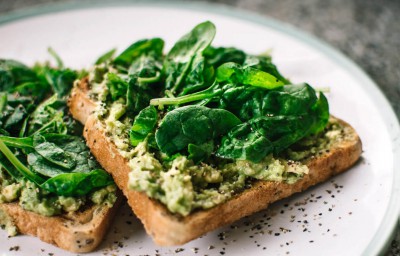 Brunch domenicale: toast all'avocado di ispirazione giapponese